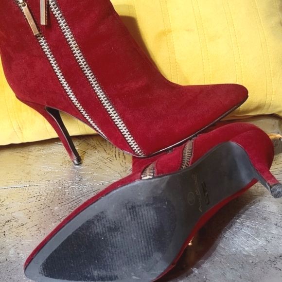 Shoes - Picture 2 of 6